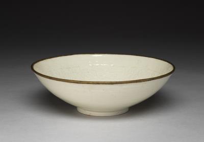 图片[3]-Bowl with impressed antique and flower pattern in bluish-white glaze, Southern Song dynasty (1127-1279)-China Archive